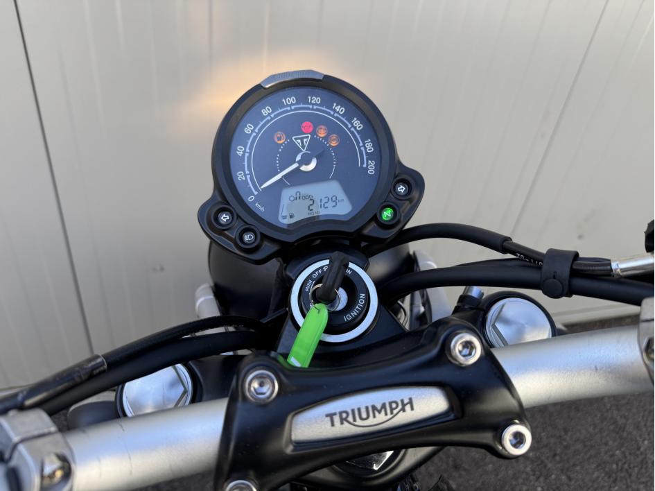 TRIUMPH SCRAMBLER 900 - Chrome Edition