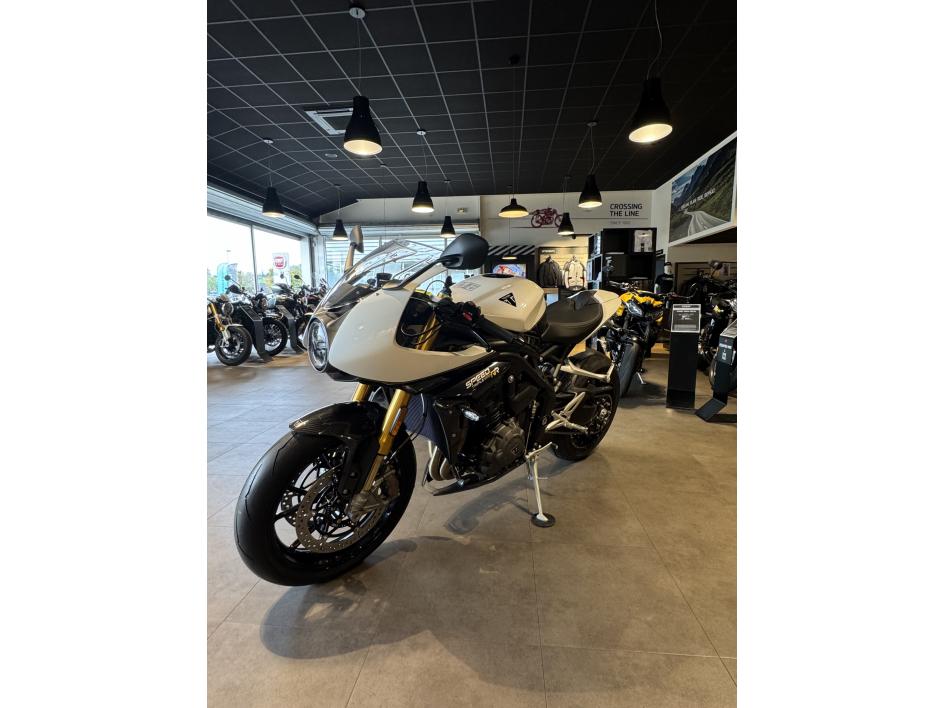 TRIUMPH SPEED TRIPLE 1200 RR