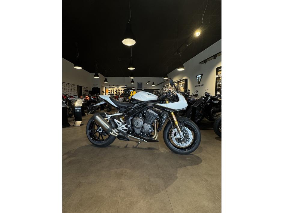 TRIUMPH SPEED TRIPLE 1200 RR