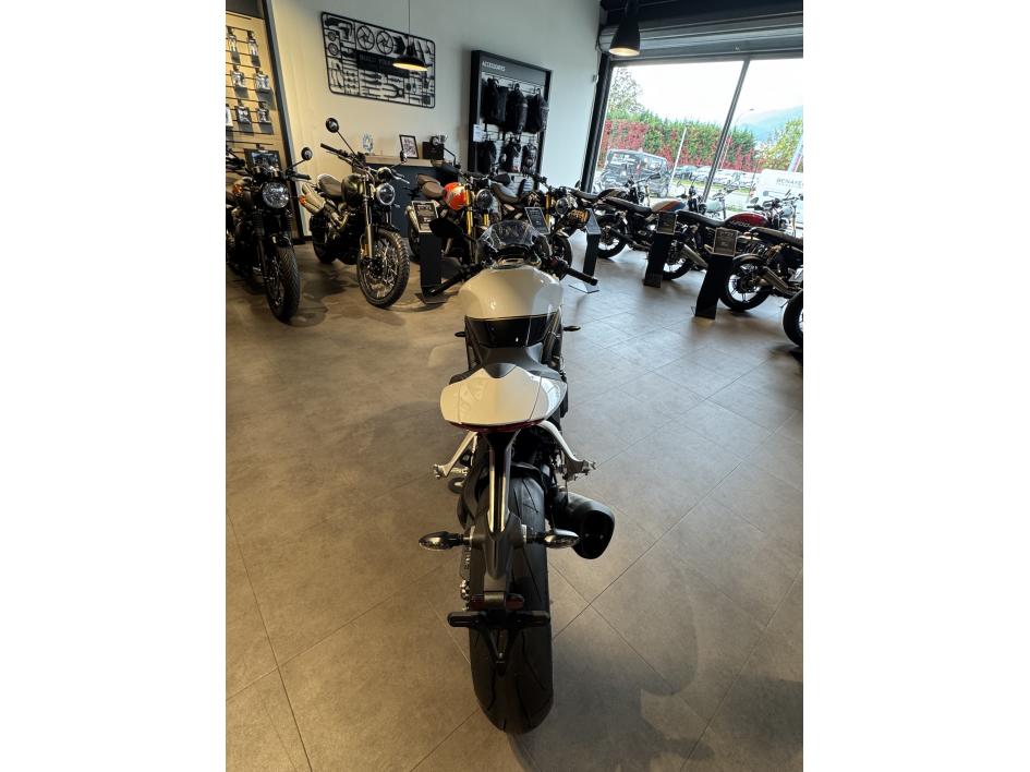 TRIUMPH SPEED TRIPLE 1200 RR