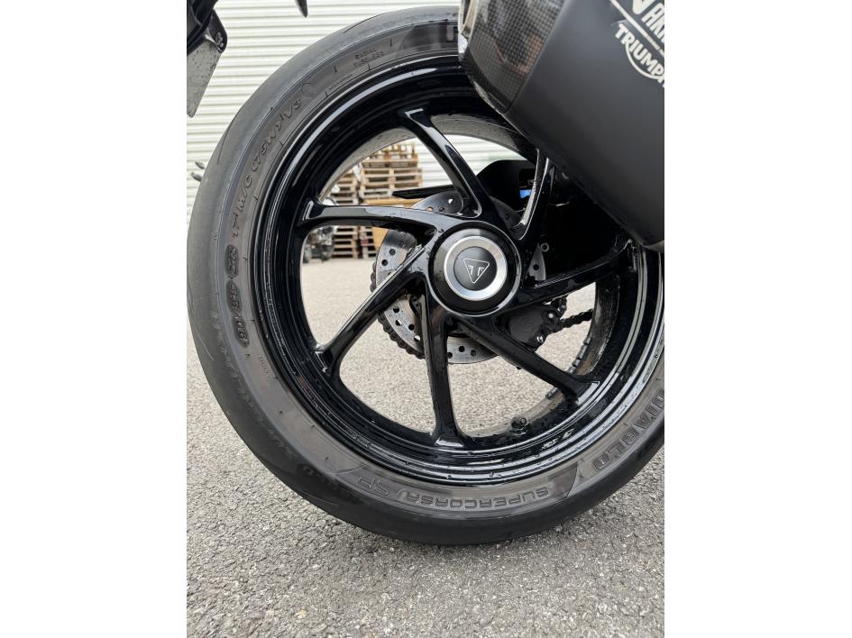 TRIUMPH SPEED TRIPLE 1200 RS