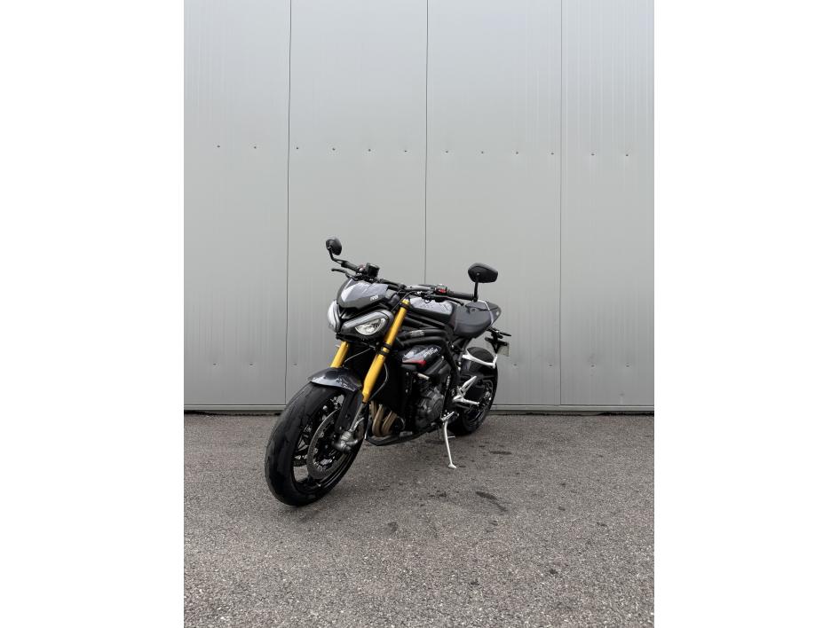 TRIUMPH SPEED TRIPLE 1200 RS