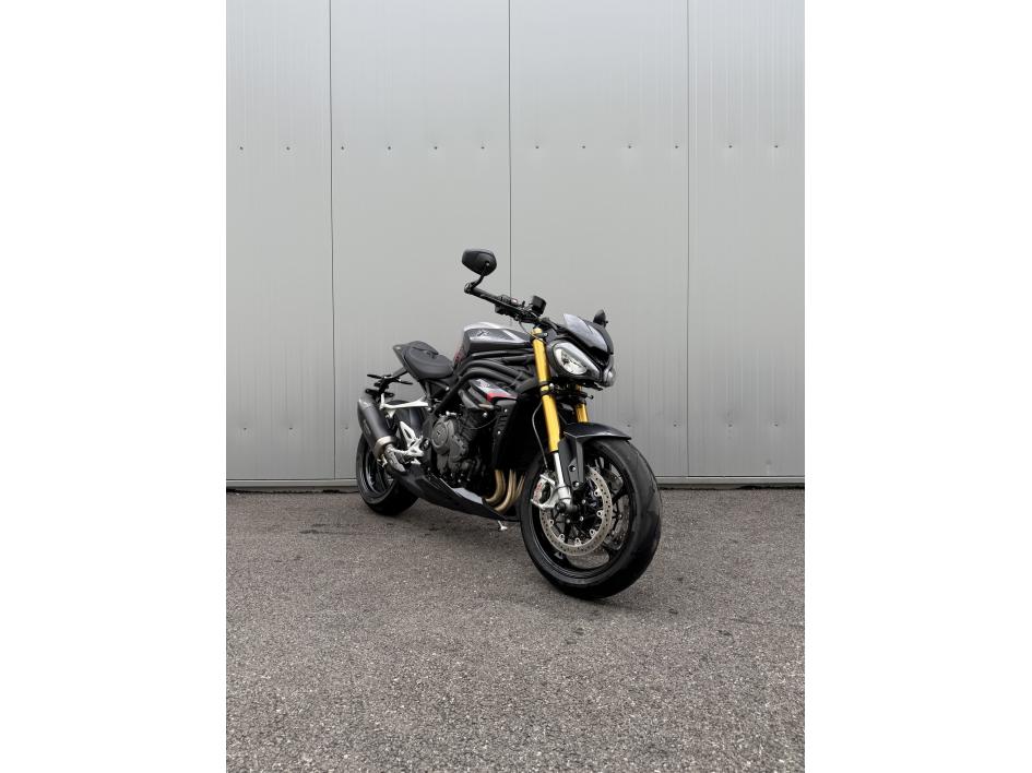 TRIUMPH SPEED TRIPLE 1200 RS