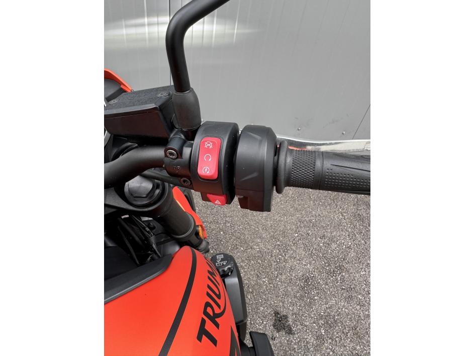 TRIUMPH TRIDENT 660 - Matt Baja Orange