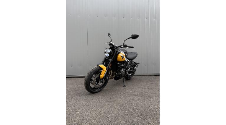 TRIUMPH TRIDENT 660