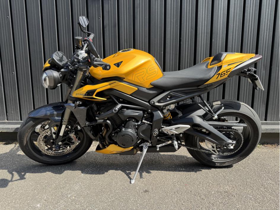 TRIUMPH STREET TRIPLE 765 RS - Cosmic Yellow