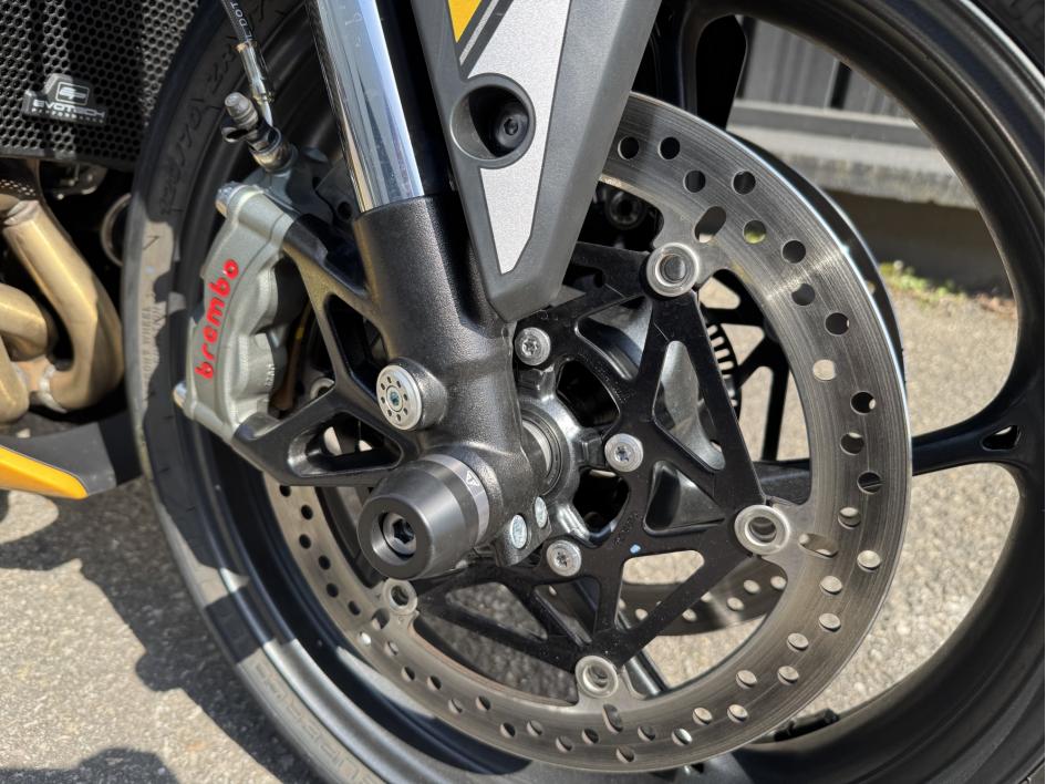 TRIUMPH STREET TRIPLE 765 RS - Cosmic Yellow