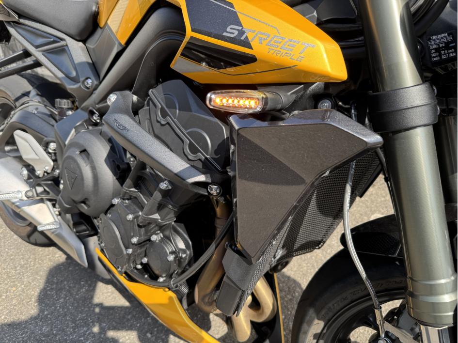 TRIUMPH STREET TRIPLE 765 RS - Cosmic Yellow