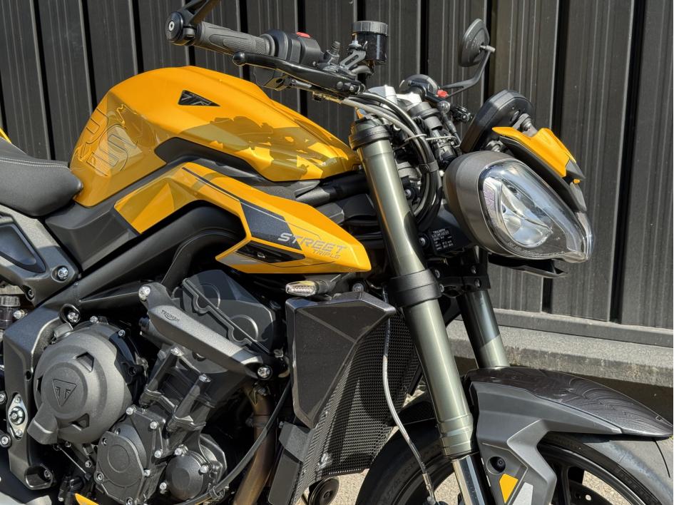 TRIUMPH STREET TRIPLE 765 RS - Cosmic Yellow