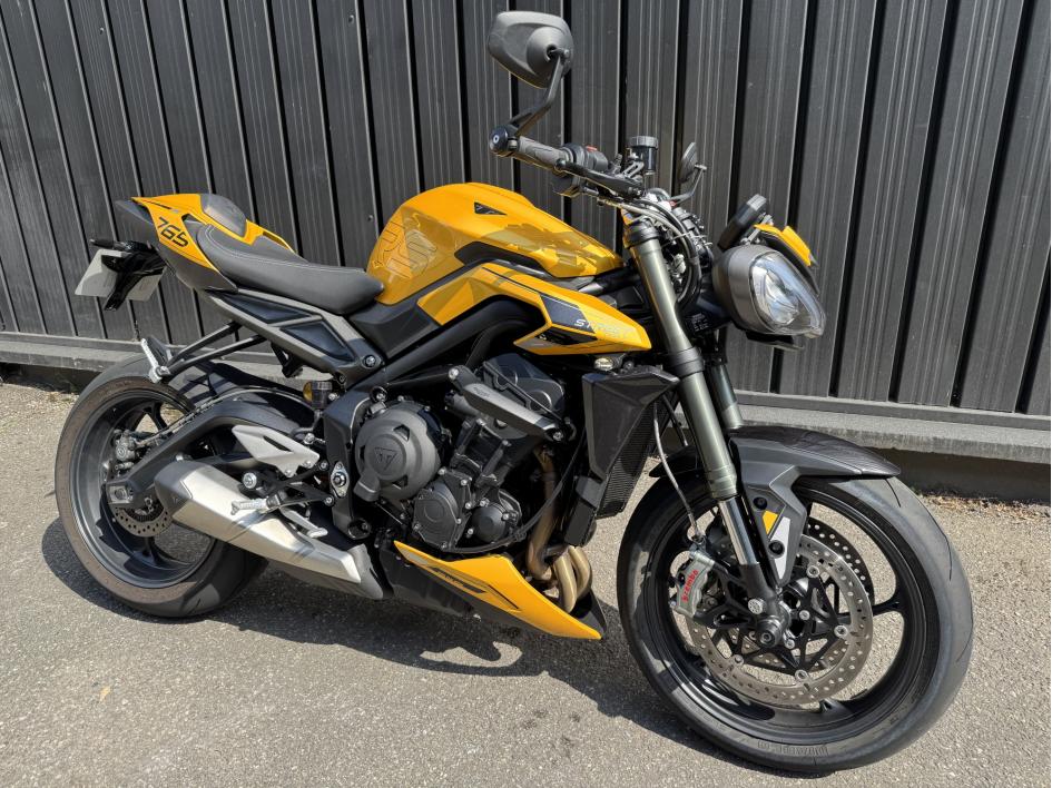 TRIUMPH STREET TRIPLE 765 RS - Cosmic Yellow